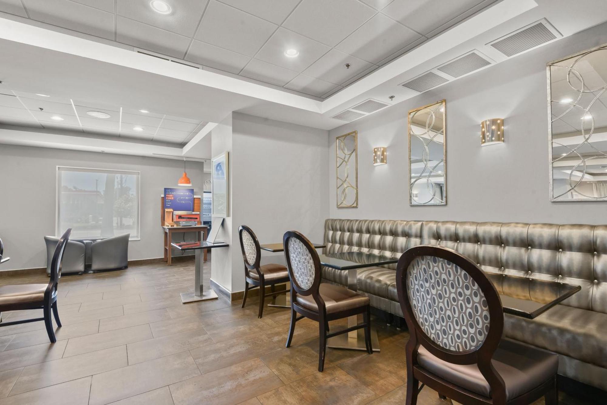 Holiday Inn Express & Suites Gonzales By Ihg Kültér fotó